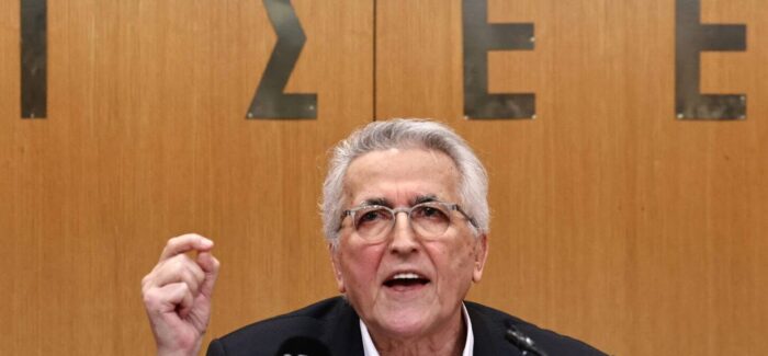 Κομμάτια και θρύψαλα.
