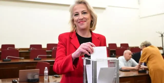 Νέα πρόεδρος της ΚΟ του ΣΥΡΙΖΑ η Ρένα Δούρου – ”Αναλαμβάνω την ευθύνη