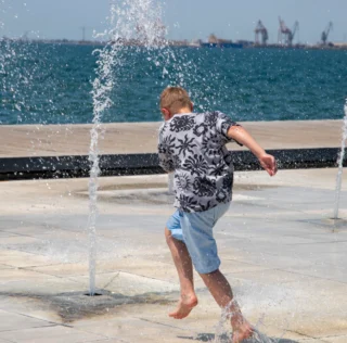 Έκτακτο δελτίο καιρού από την ΕΜΥ λόγω καύσωνα: Πού θα φτάσει τους 43 βαθμούς η θερμοκρασία την Τετάρτη