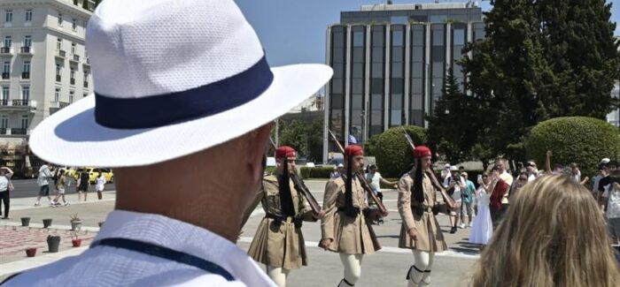 Καμπανάκι για τον ελληνικό τουρισμό: Πτώση έως 10%, φθηνότερα πακέτα και αγωνία για τη σεζόν