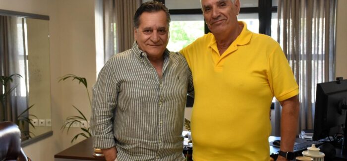 ΔΙΟΝΥΣΗΣ ΛΥΚΟΥΔΗΣ – ΒΑΓΓΕΛΗΣ ΜΑΖΑΡΑΚΗΣ:  «Έδωσαν χέρια» για το μέλλον του αθλητισμού στα νησιά μας