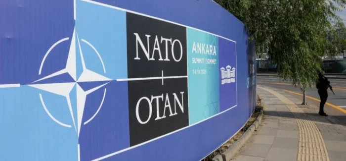Η ΣΥΝΟΔΟΣ ΤΟΥ ΝΑΤΟ ΚΑΙ ΤΟ ΕΛΛΗΝΙΚΟ ΔΙΔΑΓΜΑ