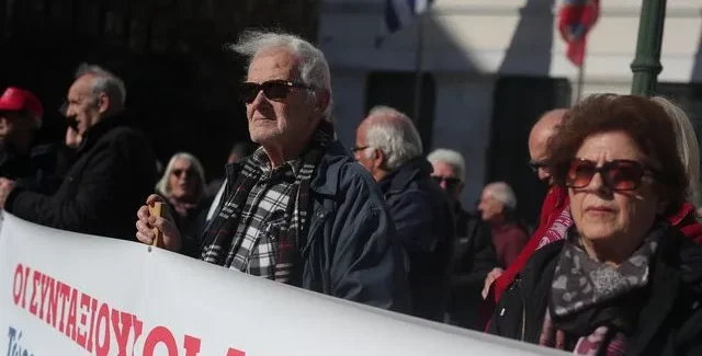 Καταργείται η περικοπή συντάξεων χηρείας