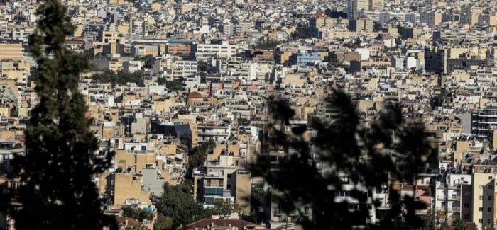 Η Ελλάδα στενάζει για ένα «κεραμίδι» – Πρωταθλήτρια Ευρώπης στις δαπάνες στέγασης