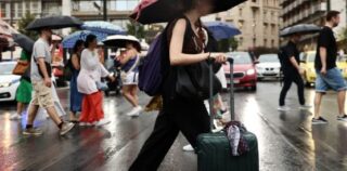 Σάκης Αρναούτογλου: Μπόρες και καταιγίδες από το βράδυ του Σαββάτου – Ποιες περιοχές θα επηρεαστούν
