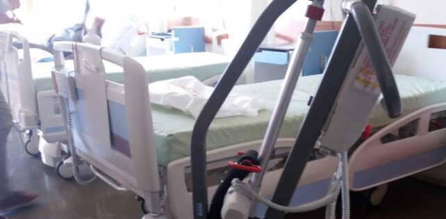 Τουλάχιστον 7 ώρες αναμονής σε νοσοκομείο των Επτανήσων: “Στα κάγκελα” οι ασθενείς