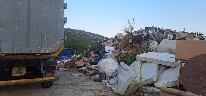 Απαράδεκτη και εγκληματική η κατάσταση με τους τόνους των  σκουπιδιών στην Αγία Παρασκευή Ιθάκης!