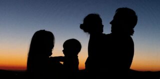 Κατάρρευση των γεννήσεων μέσα σε 15 χρόνια: Οι 6 νομοί που  ερημώνουν και οι 8 περιοχές που αντιστέκονται