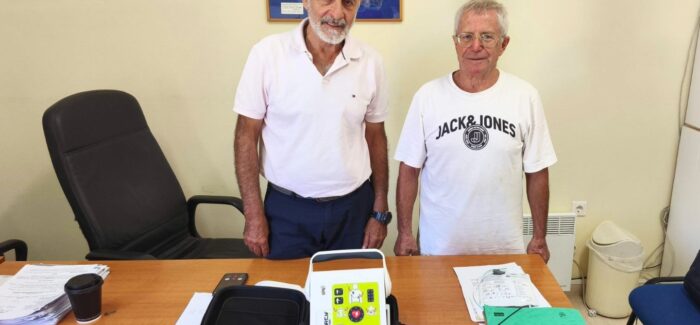 Δωρεά απινιδωτή στην Κοινότητα Πόρου στη μνήμη της Πόπης Σιμωτά-Αντζουλάτου