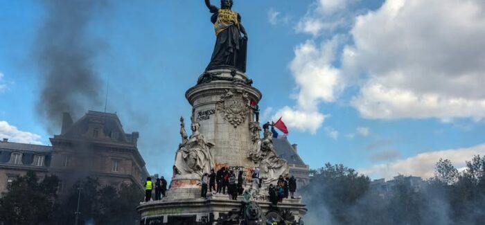 ΕΙΜΑΙ  16ΡΗΣ, ΣΑΣ ΓΑΜΩ ΤΑ ΛΥΚΕΙΑ
