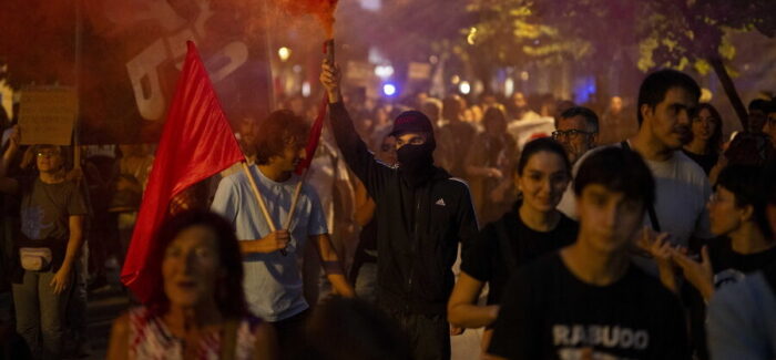 Μια νέα γενιά στους δρόμους / Από τη σχολική κρίση στη στεγαστική  ασφυξία σε Γαλλία και Ισπανία