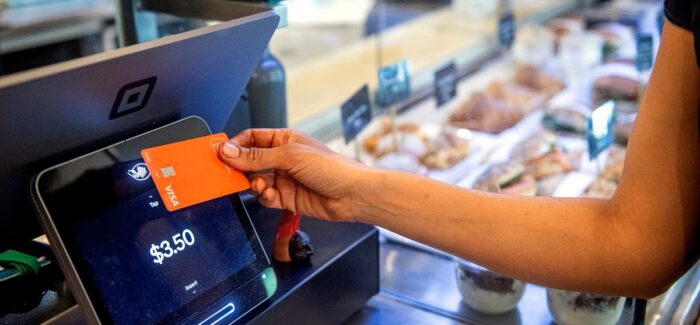 Κρύος ιδρώτας στις τράπεζες – Φόβοι ότι η ΑΙ μπορεί να φέρει  αιφνίδιο οικονομικό χάος