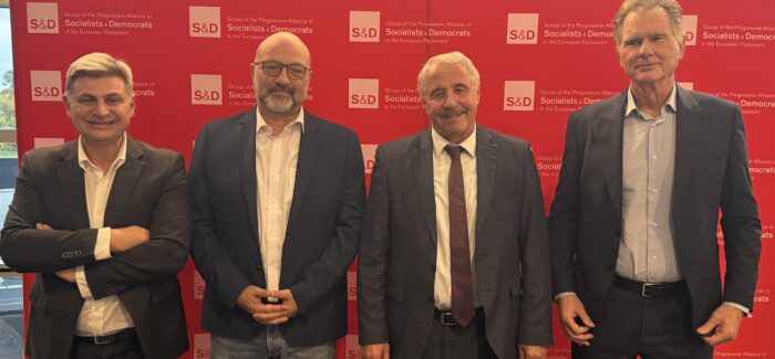 Ευρωβουλευτές ΠΑΣΟΚ προς Κομισιόν: Τα data centers «διψούν» για νερό και «καίνε» ρεύμα. Ποιος θα πληρώσει τον λογαριασμό;